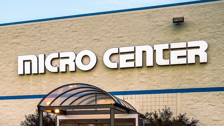Outside wide shot of Micro Center store