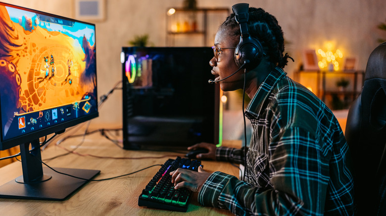 Teen plays a gaming PC