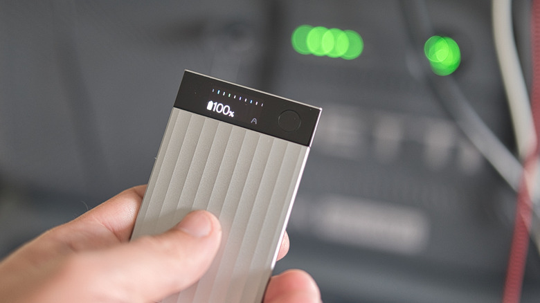 Plaud Note Pro OLED display showing 100% battery, body detail, and button