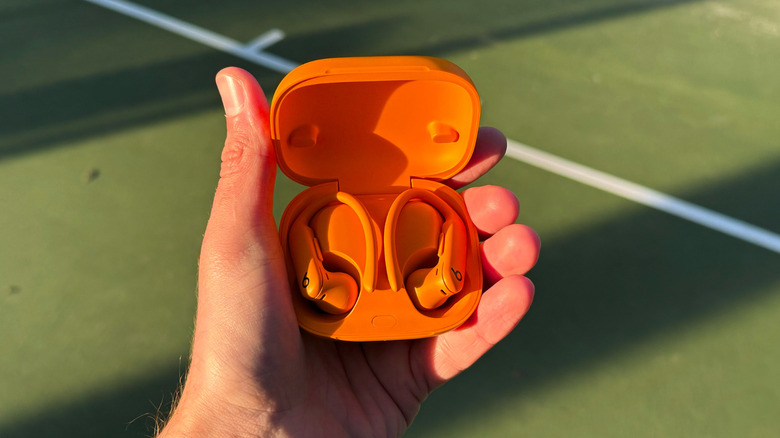 Powerbeats Pro 2 in Electric Orange