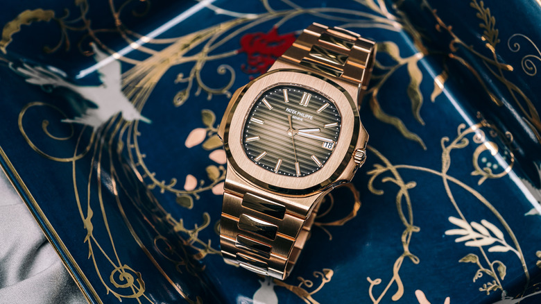 Patek Philippe Nautilus Jumbo luxury watch