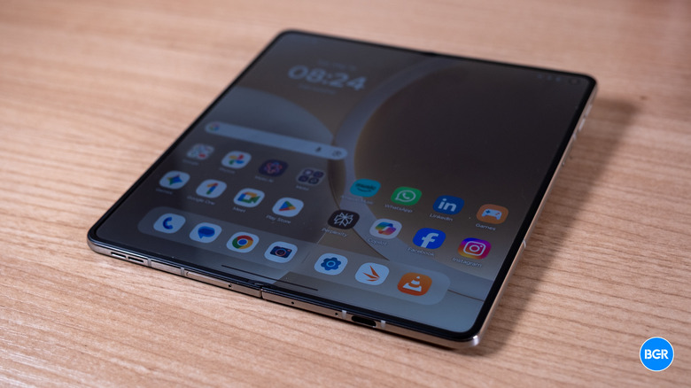 Display of the Motorola Razr Fold