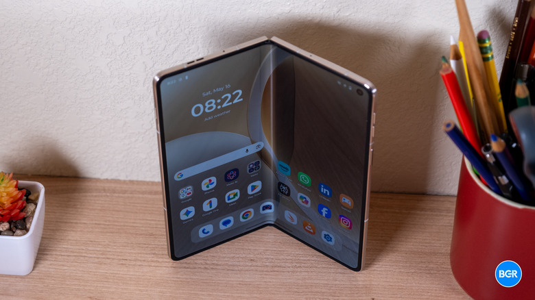Top view of thr Motorola Razr Fold