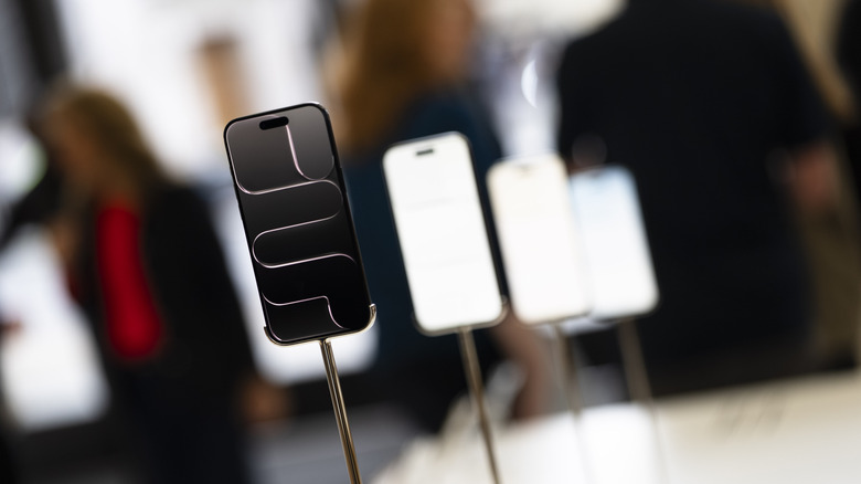 The iPhone Air models on display.