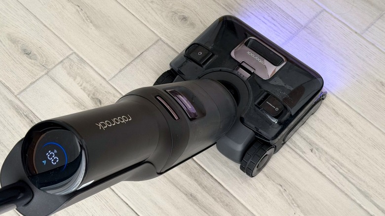 Roborock F25 Ultra in action