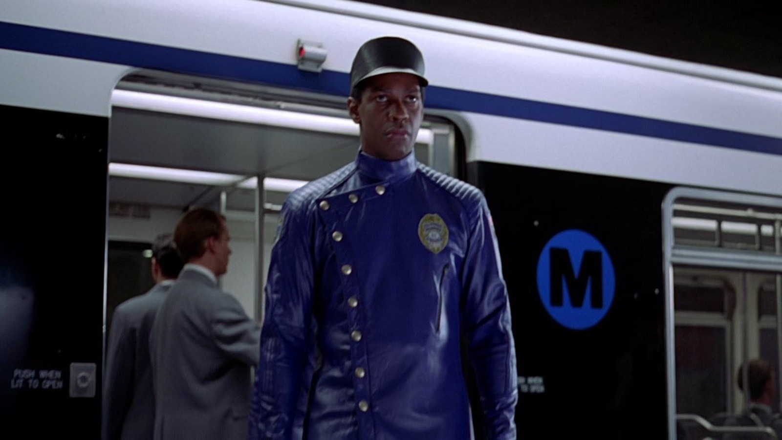 bgr.com - Vic Hood - Russell Crowe Is The Sci-Fi Villain To Denzel Washington's Hero In This '90s Cyberpunk Movie