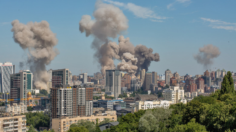 air attacks on a city in Ukraine by Russia