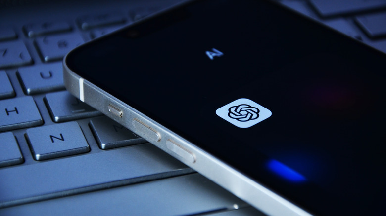 La aplicación móvil ChatGPT en un teléfono.