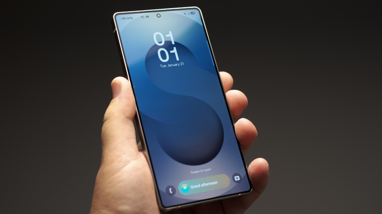 The Galaxy S25 Ultra flagship phone in hand.