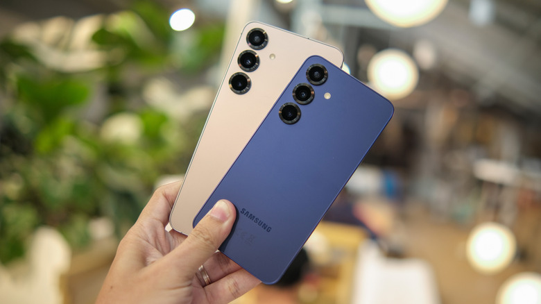 The Galaxy S25 and Galaxy S26 Plus camera systems.