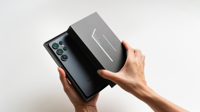 Unboxing the Galaxy S25 Ultra.