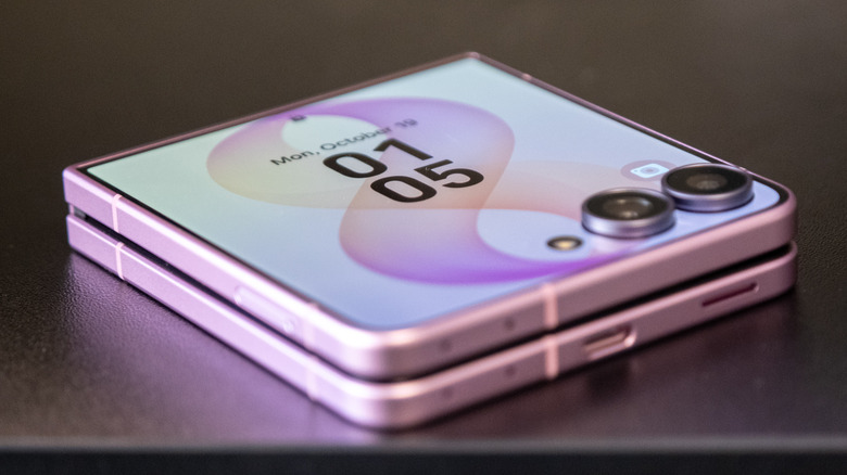 Samsung Galaxy Z Flip 8 cover display