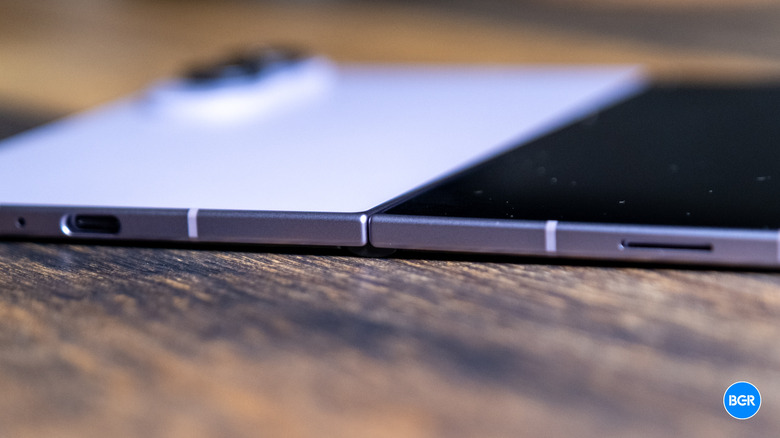 Unfolded hinge of the Samsung Galaxy Z Fold 8