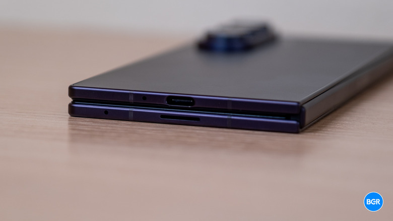 USB-C port on the Samsung Galaxy Z Fold 8 Ultra