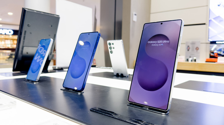 The Galaxy S25 models on display