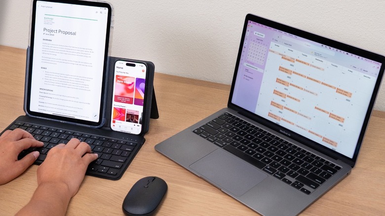 Satechi's new OntheGo accessories can easily switch between an iPad, iPhone, and MacBook