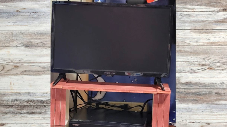 A screenshot of the DIY monitor stand made by Bertina Inspires (finished).