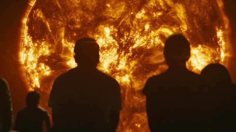 The Icarus crew looking at the sun in Sunshine