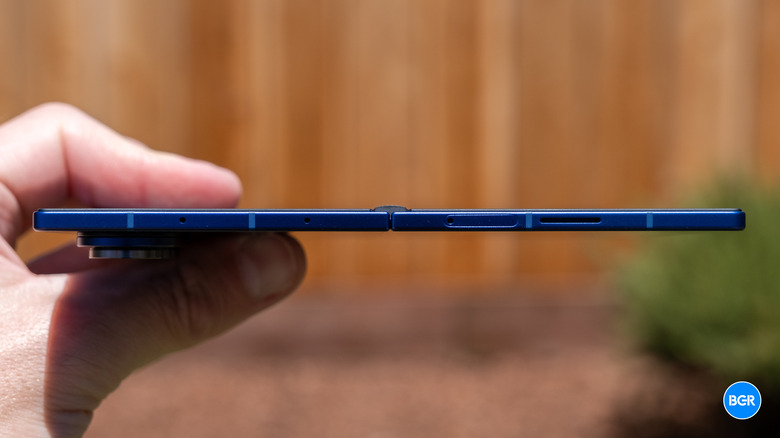 A look at the Galaxy Z Fold 7 profile when unfolded.