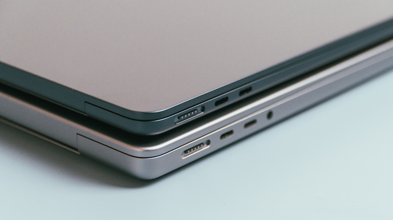 A port comparison between the M2 MacBook Air (top) and M1 Pro MacBook Pro (bottom).