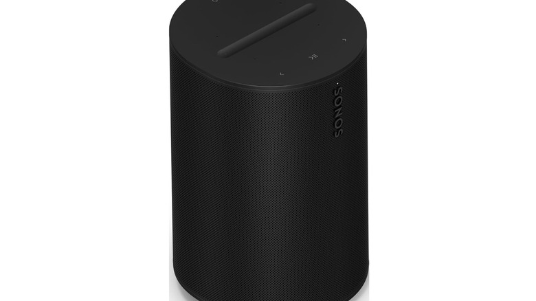 close-up of sonos era 100 smart speaker on white background