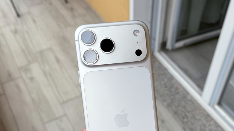 iPhone 17 Pro Max in Silver
