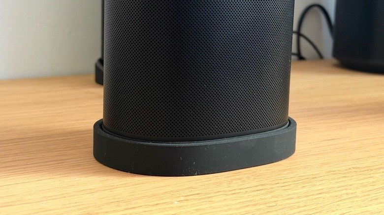 Sonos Play on its charging station