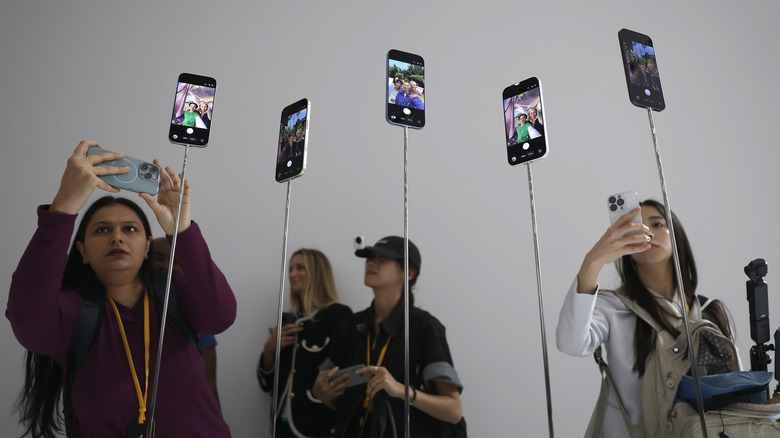 The iPhone 17 series on display.