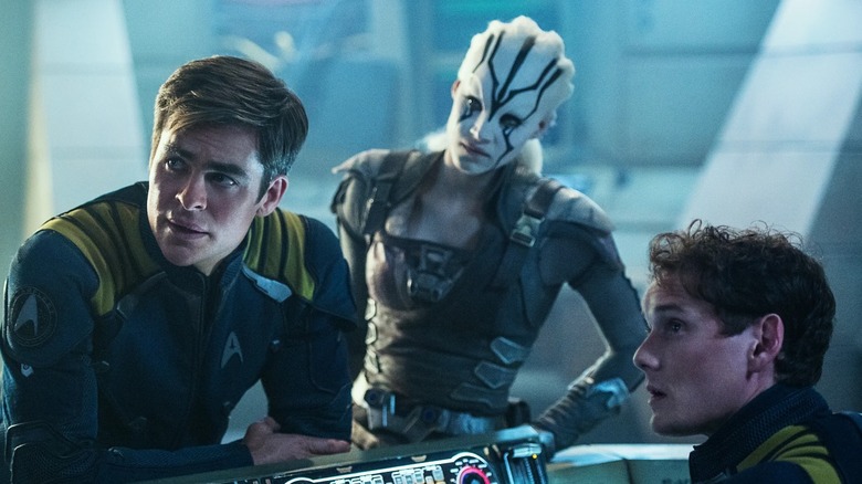 Kirk, Chekov and Jaylah crowding around a computer in Star Trek Beyond
