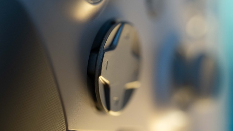 Close up view of the direction pad on the SteelSeries Aeon Pro.