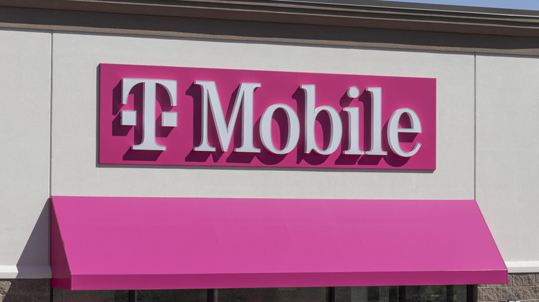 t-mobile storefront with pink signs