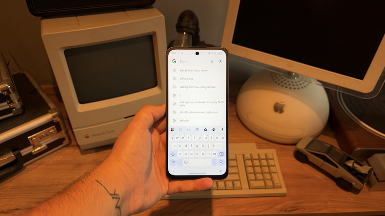 Running a Google search from the homescreen widget on the TCL P80 Ultra
