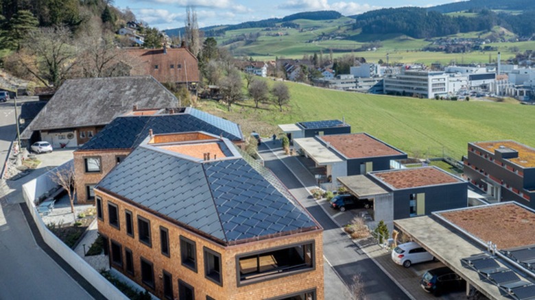Office with solar roof in Falkenweg
