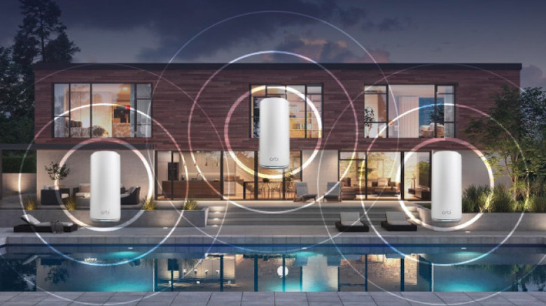 The 3-pack for the Netgear Orbi 870 standing next to each other