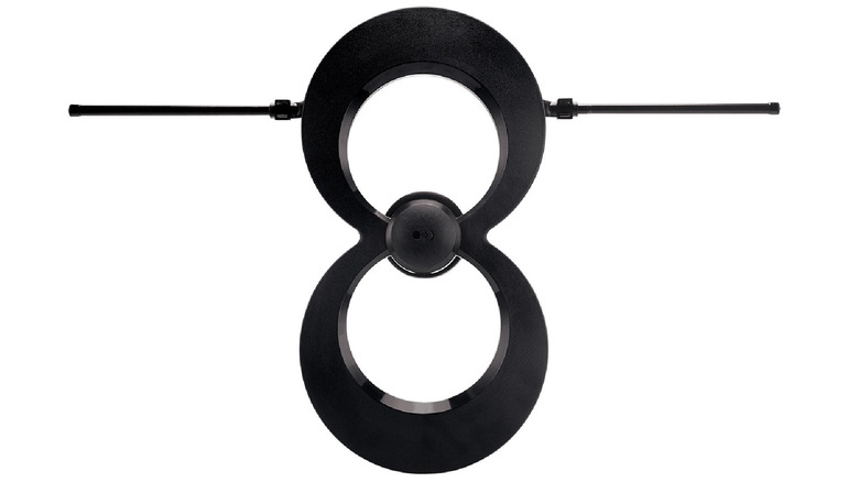 The Antennas Direct ClearStream Max-V Pro on a white background