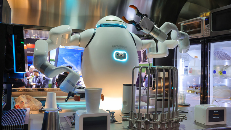 Robotic bartender at CES