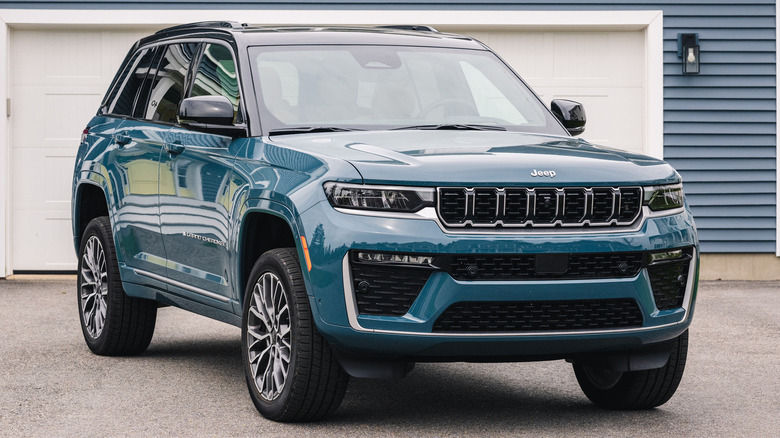 2026 Jeep Grand Cherokee front 3/4 parked