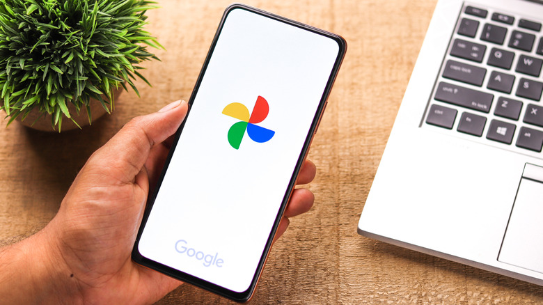 Google Photos logo seen on a phone screen