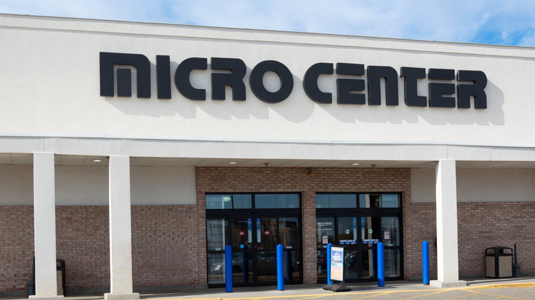 An exterior shot of a Micro Center retail store in St. Louis, MO