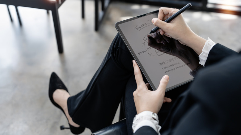 Woman scribbling on an E Ink tablet