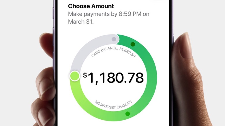 An Apple Wallet screen showing the Apple Card to pay before the monthly deadline expires.