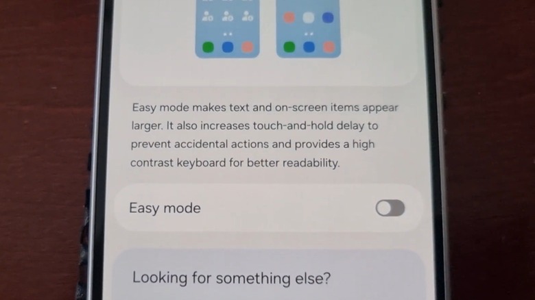 Person activating Easy Mode on a Samsung Galaxy A17 phone