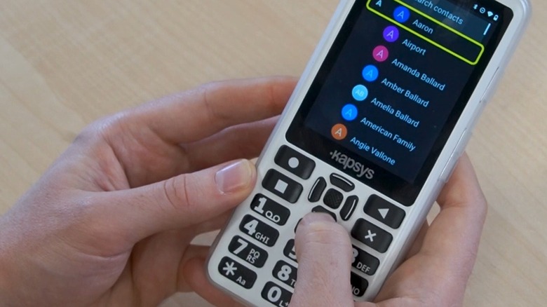 Person holding a RAZ SmartVision3 phone