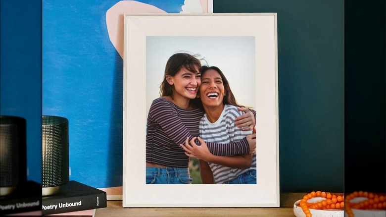 A closeup of the Aura 15-inch Walden Digital Photo Frame