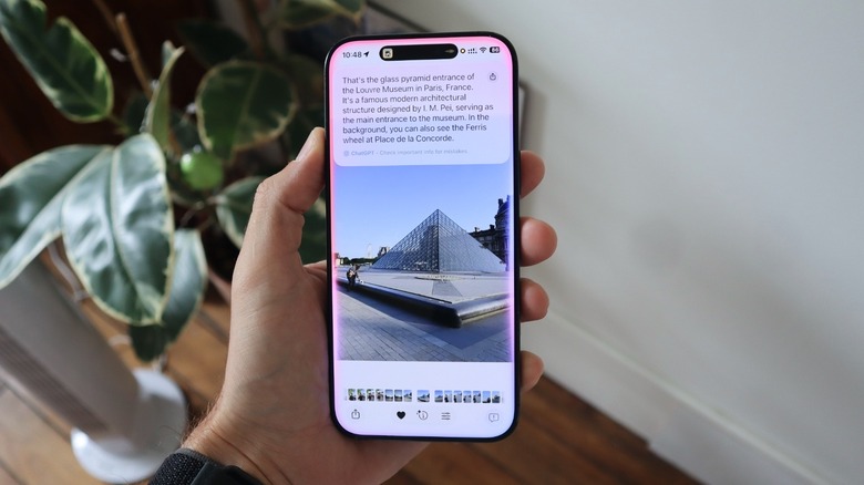 Apple Intelligence running on an iPhone 16 Pro Max by recognizing a landmark in a photo