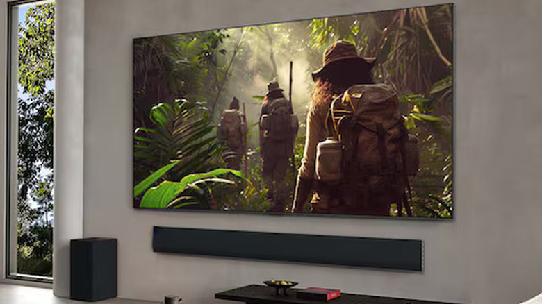 A man looking at the LG G5 OLED