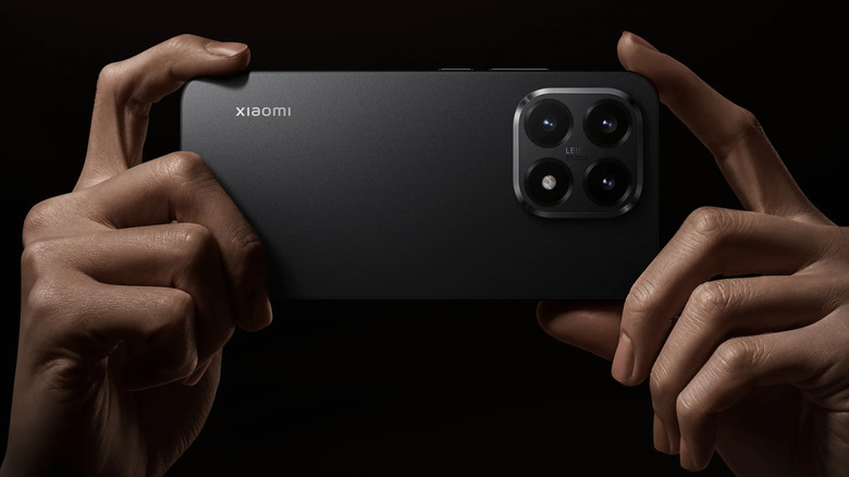 A person taking a photo with the Xiaomi 15T