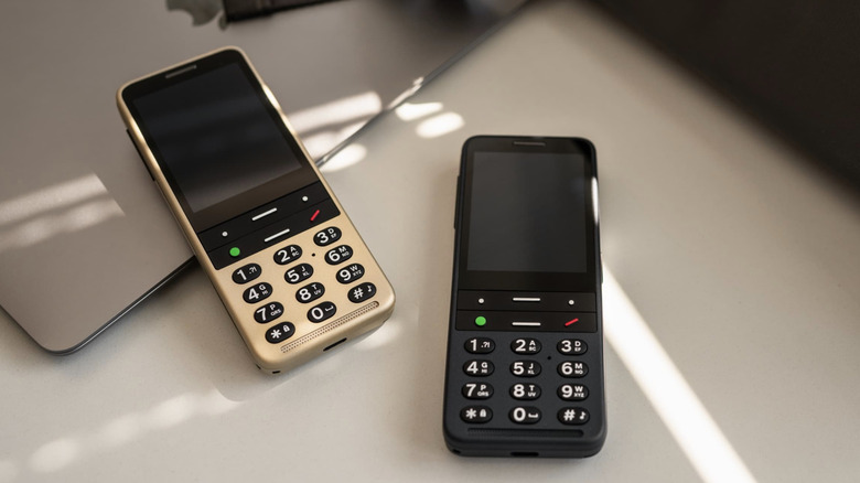 Two BlindShell Classic 3 phones in black and gold