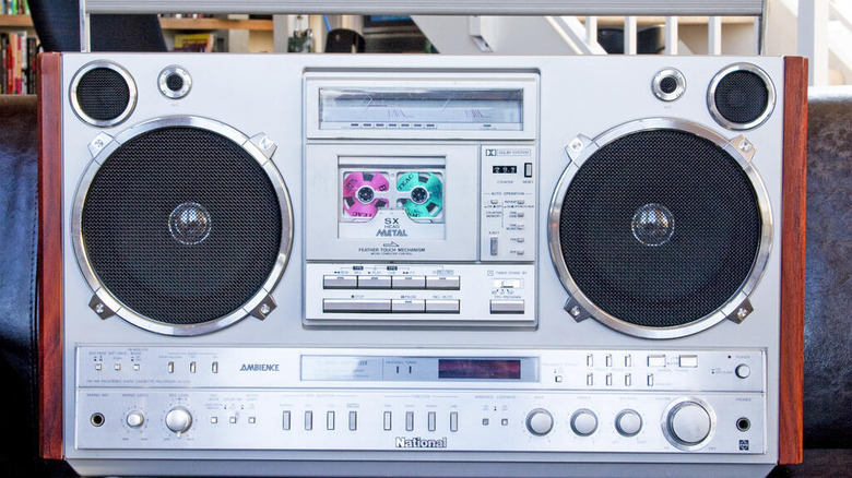 The National Ambience RX-7200 boombox