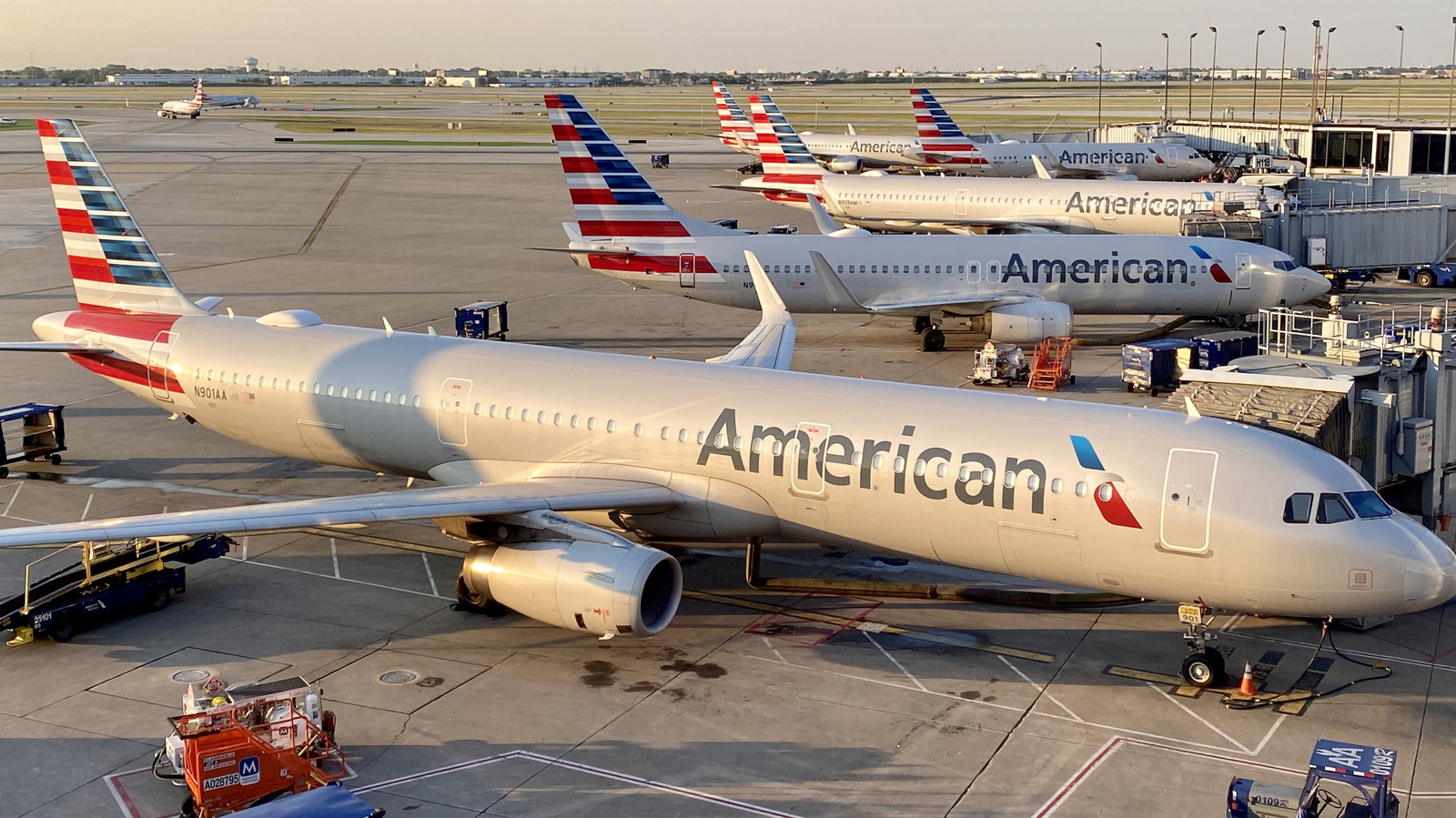 Возгорание ноутбука на рейсе American Airlines может изменить нормы безопасности и страховку